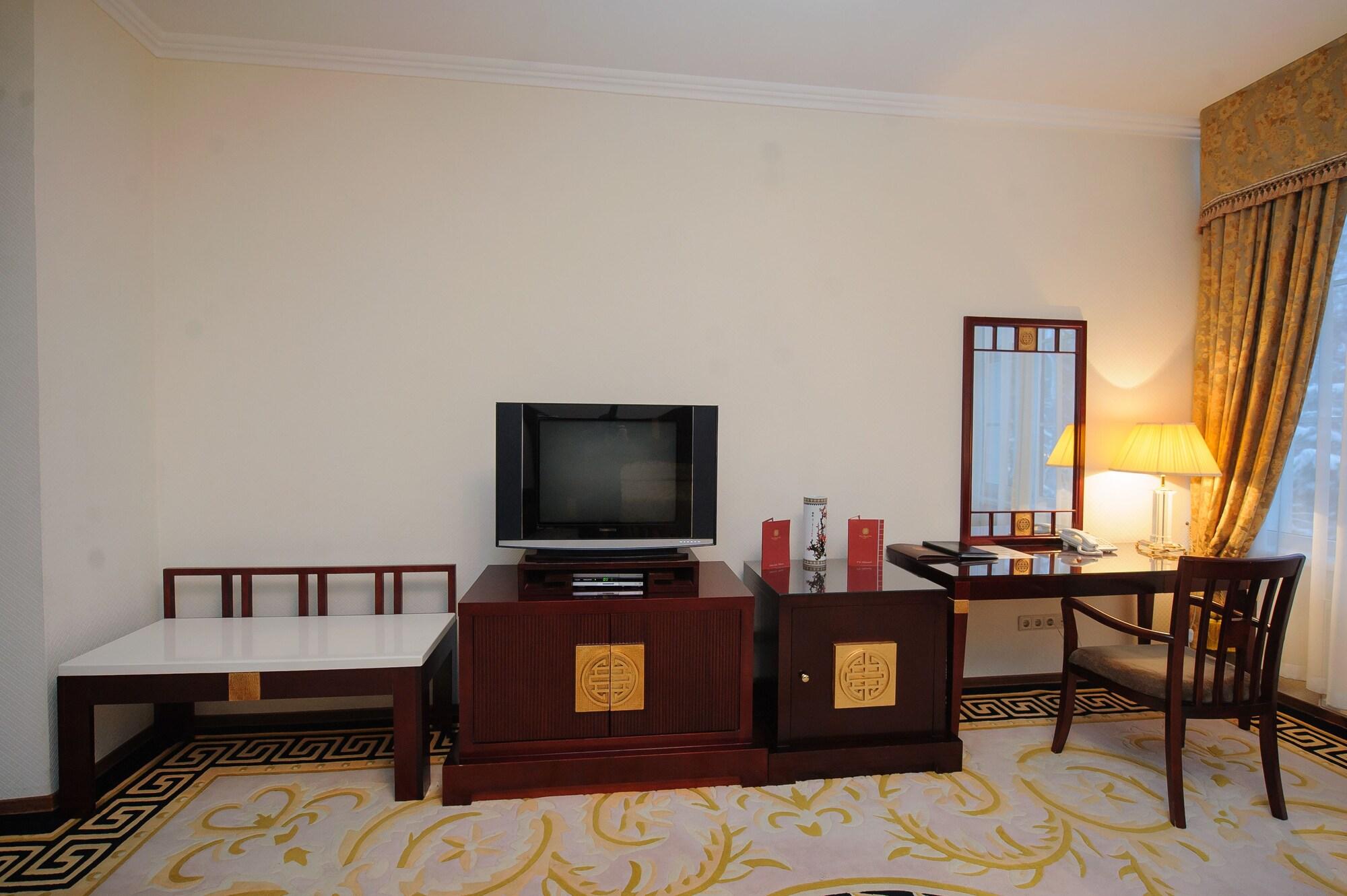 Hotel Royal Park Кишинев Екстериор снимка