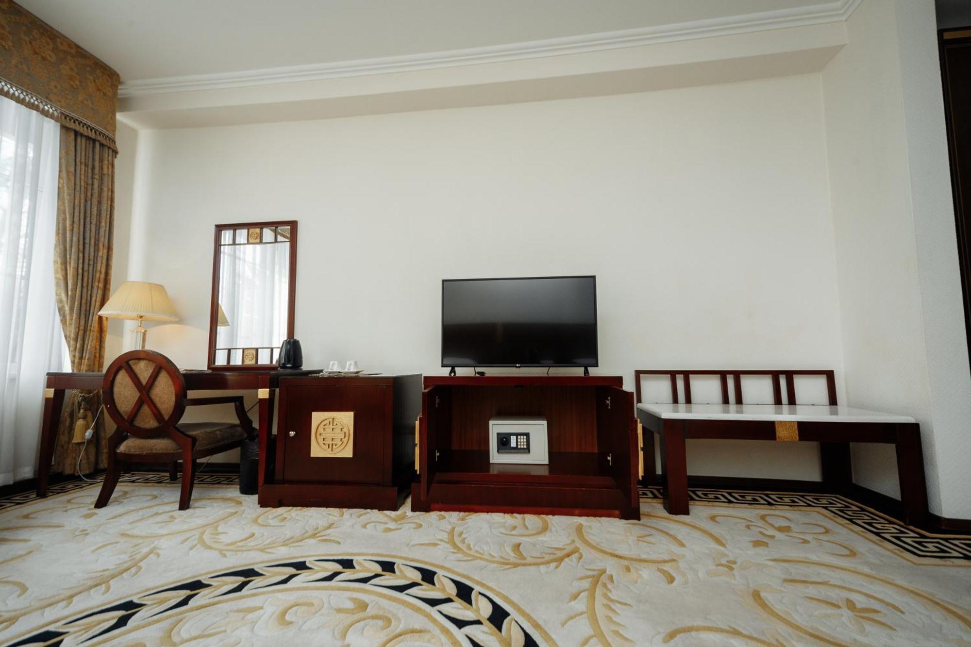 Hotel Royal Park Кишинев Екстериор снимка