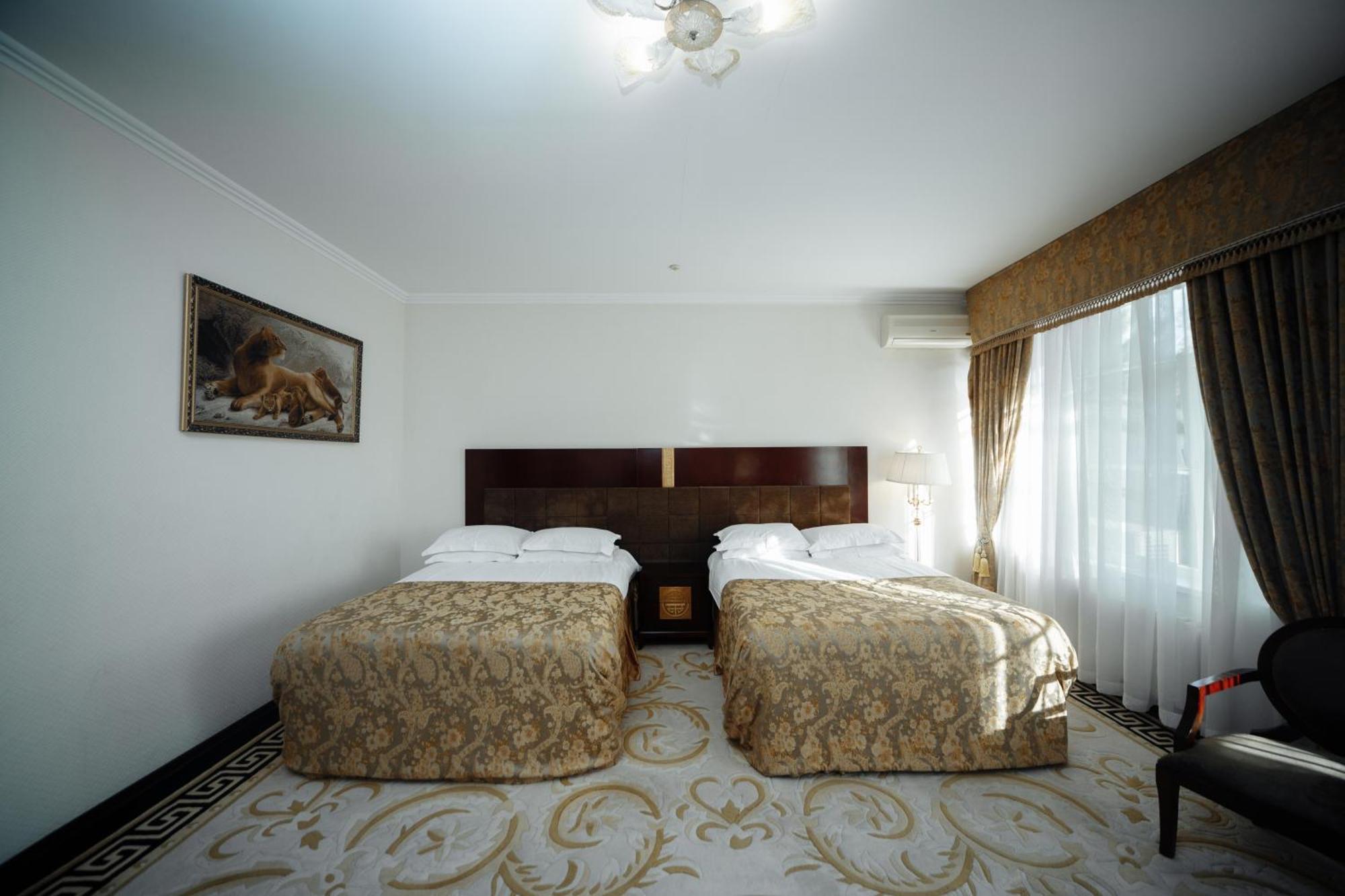 Hotel Royal Park Кишинев Екстериор снимка