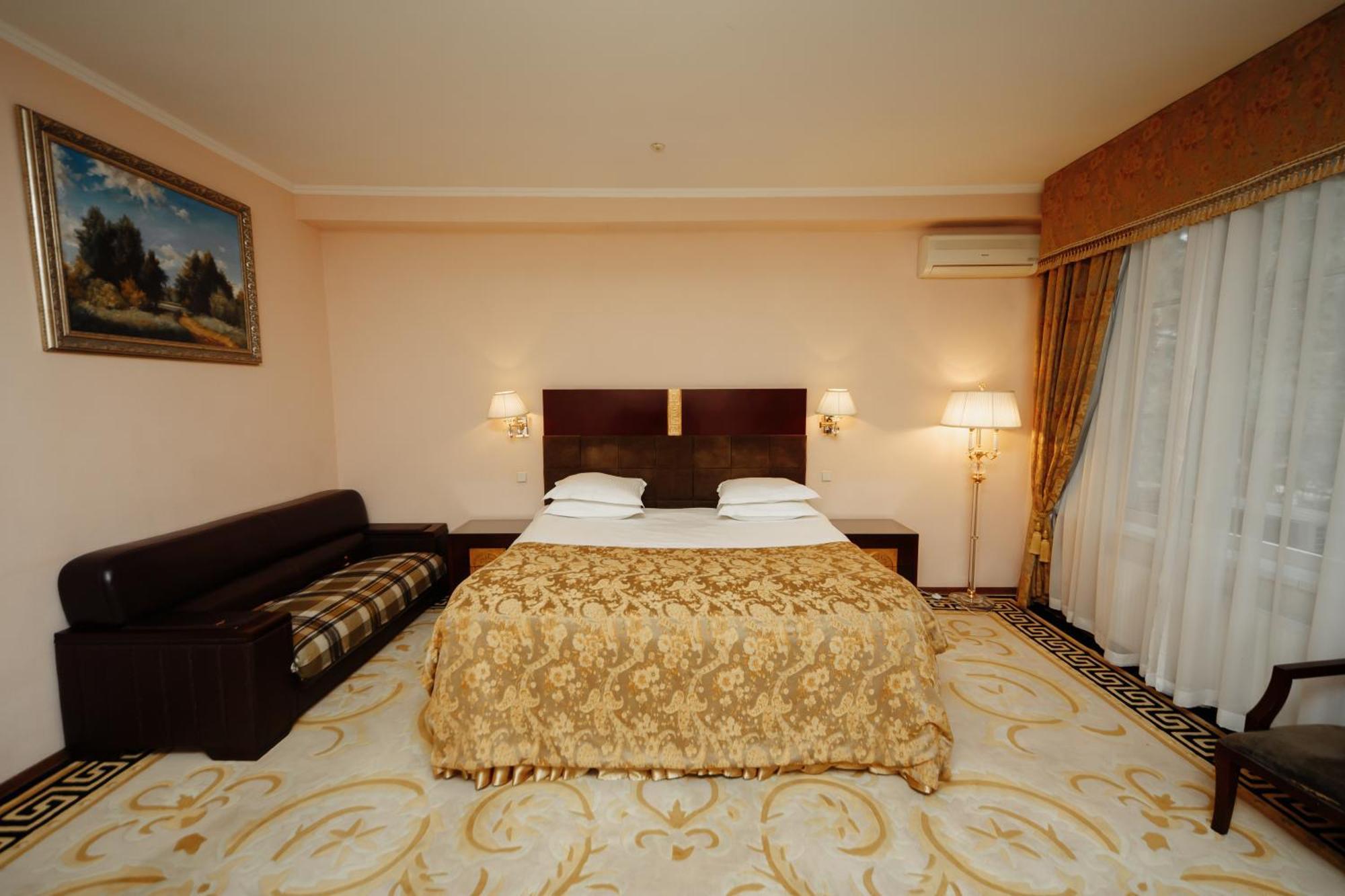 Hotel Royal Park Кишинев Екстериор снимка