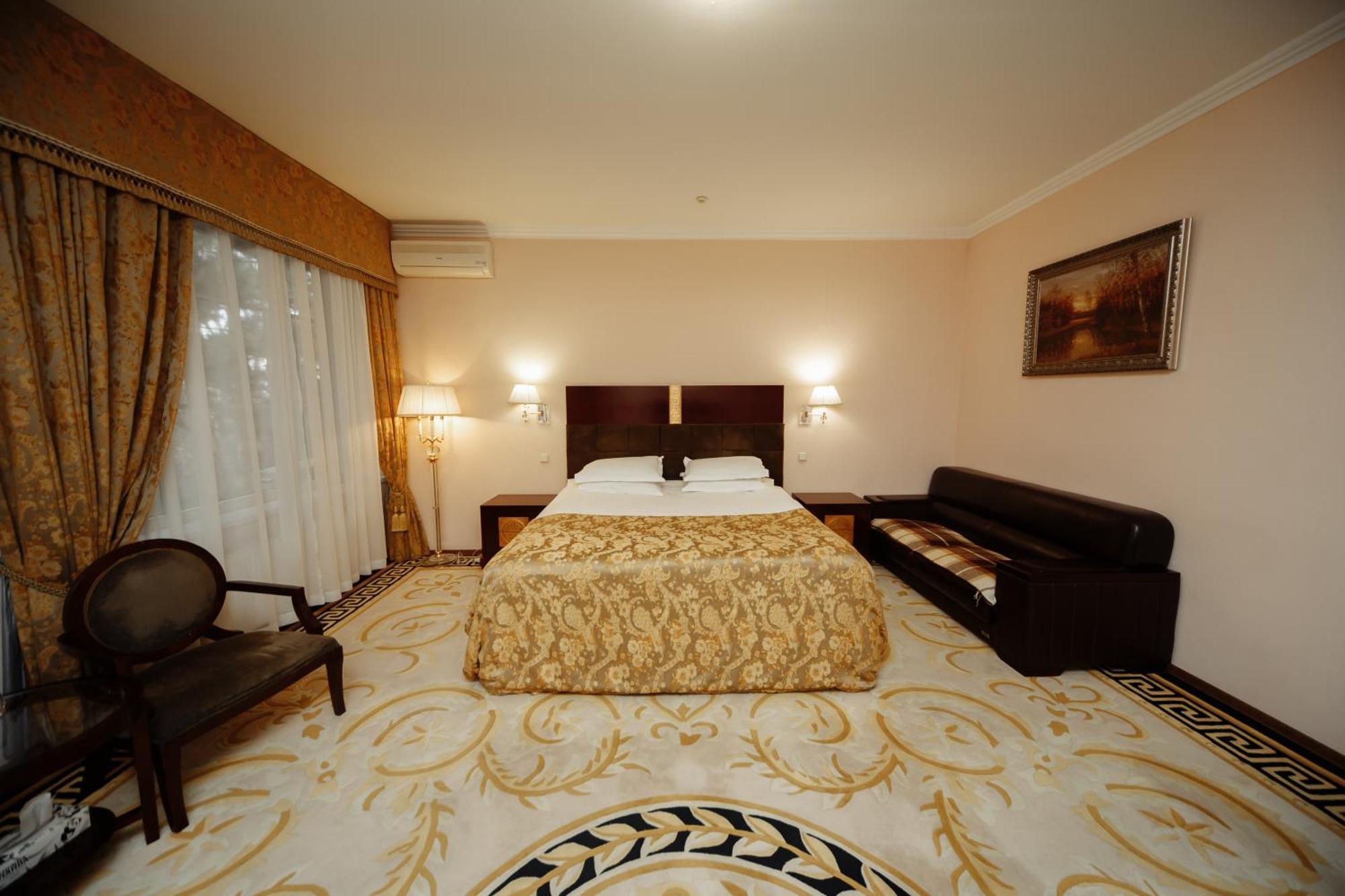 Hotel Royal Park Кишинев Екстериор снимка