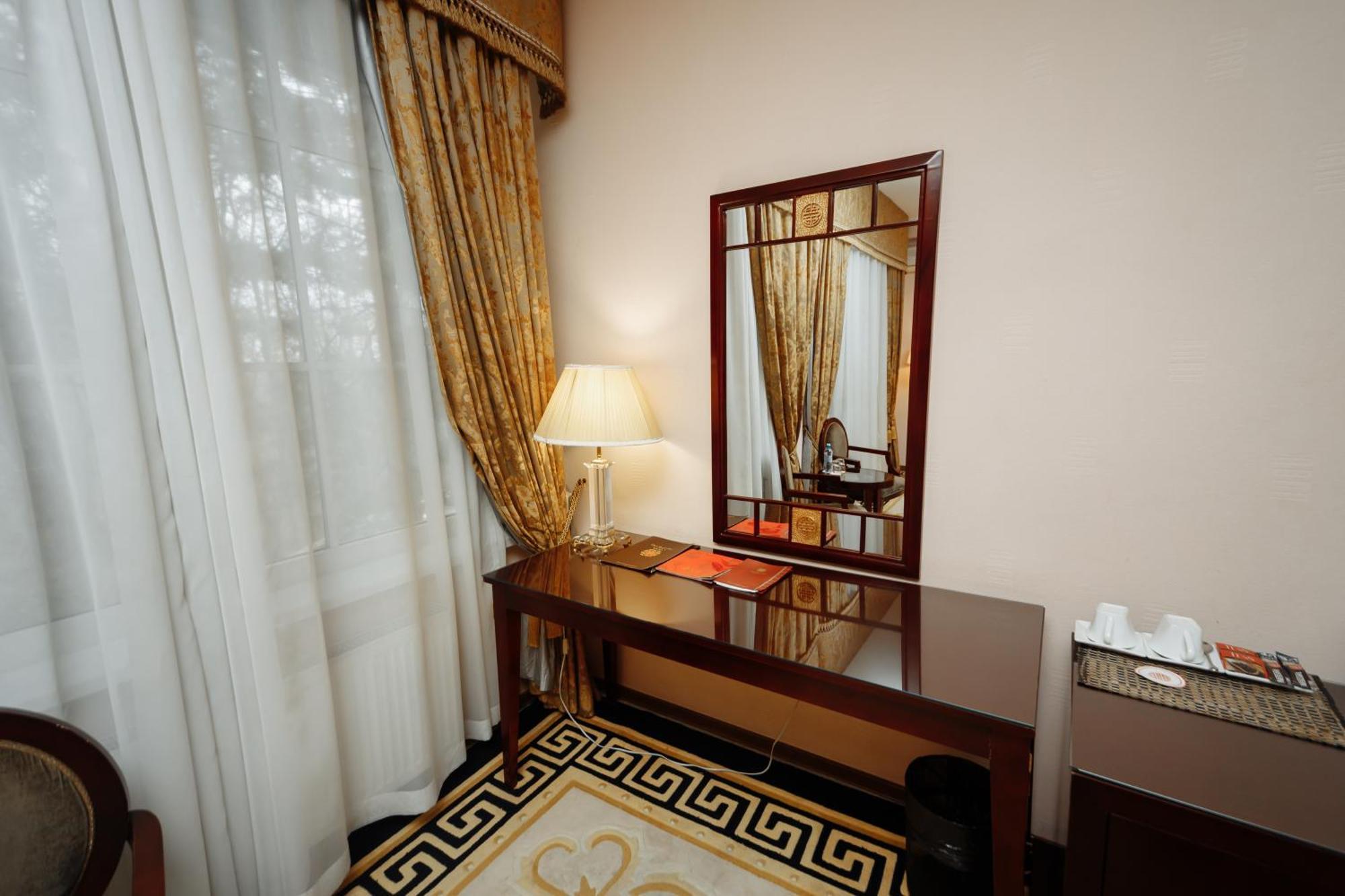 Hotel Royal Park Кишинев Екстериор снимка