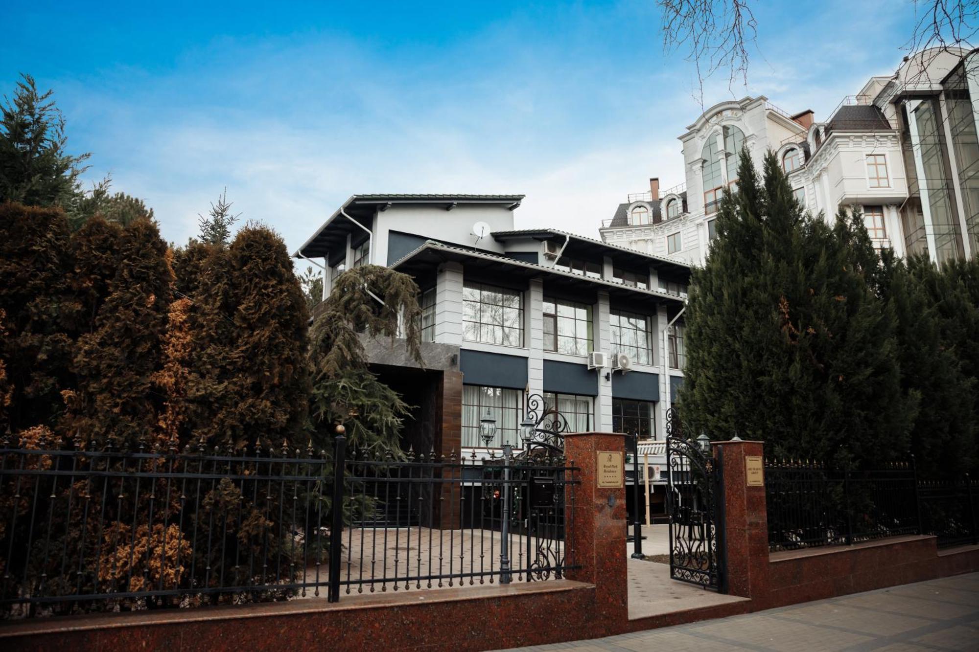 Hotel Royal Park Кишинев Екстериор снимка